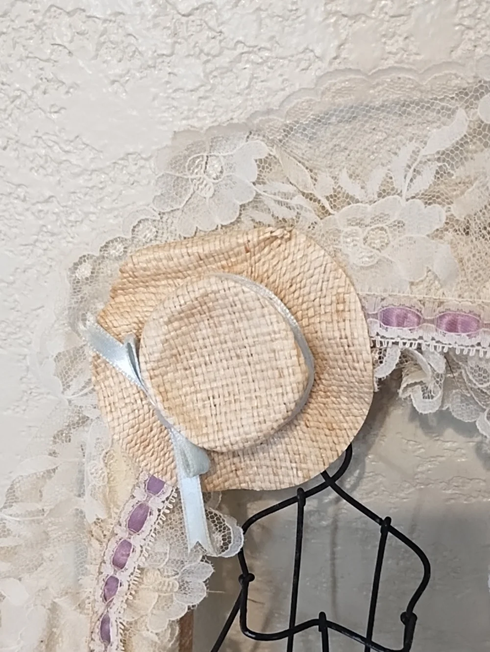 Lace and Ribbon Decorative Hairpiece in Cream and Lavender